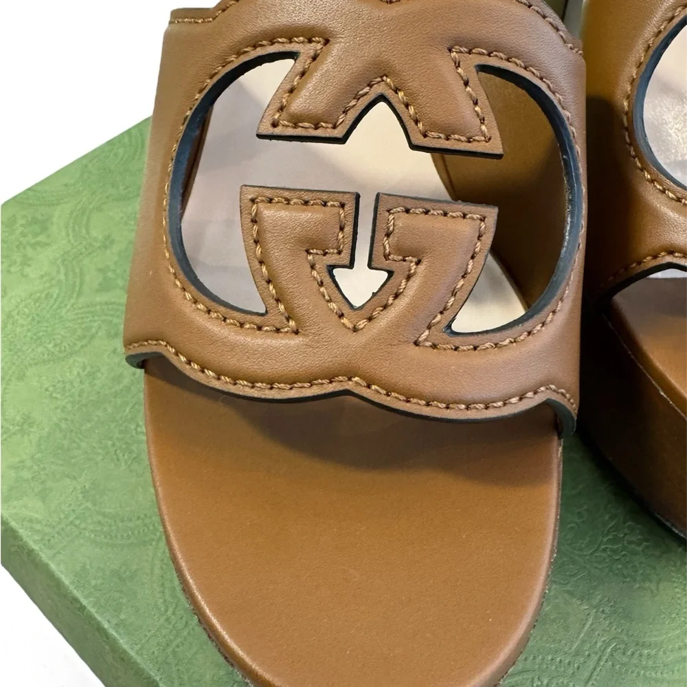 Gucci Interlocking G cutout leather platform sandals. wooden heel in brown. NIB